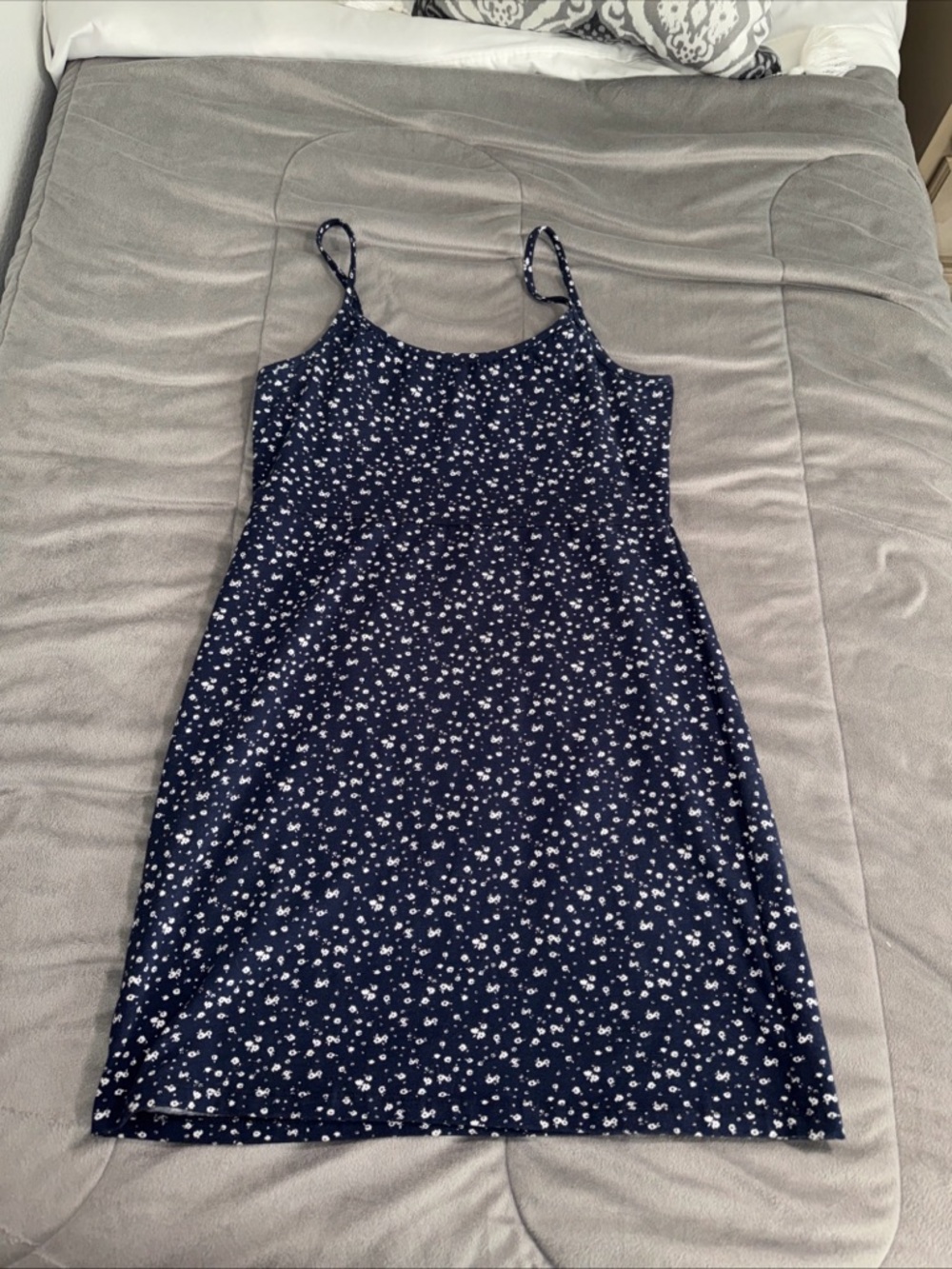 Ivy & Main women’s Navy Blue Floral Spaghetti-Strap Mini Dress Jrs Sz L